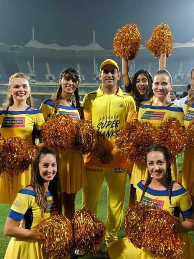 महेंद्र सिंह धोनी ने CSK के चियरलीडर्स के साथ वो किया जो किसी ने नहीं किया