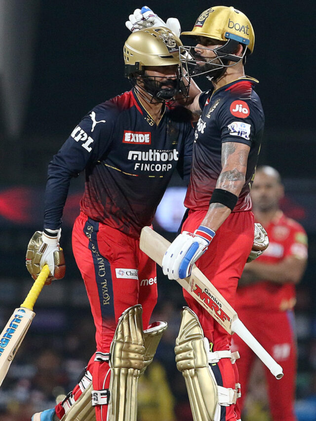 virat-kohli-and-dinesh-karthik-1702734404